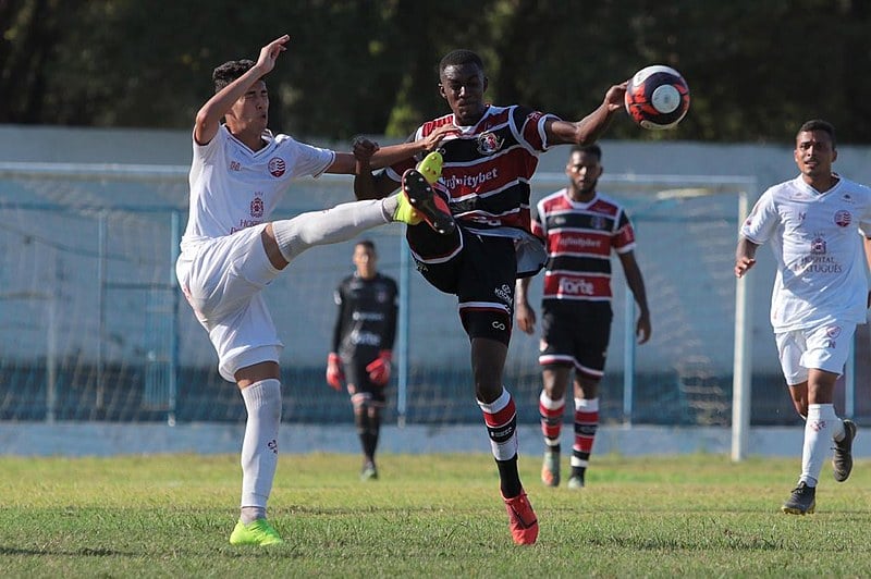 Partida acontece no CT do Retrô FC, em Camaragibe,  a partir das 15h