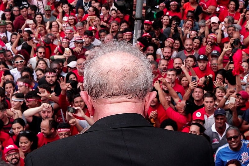 Ex-presidente Lula discursa em frente ao Sindicato dos Metalúrgicos de São Bernardo do Campo (SP)