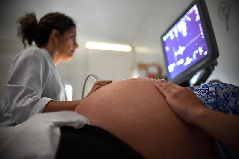 Grávida faz ultrassom no Hospital Materno Infantil de Brasília, Asa Sul