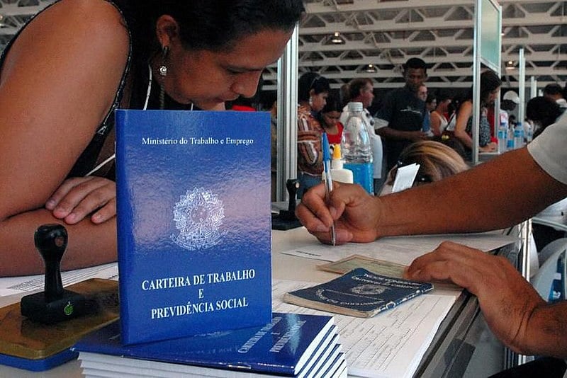 Novo contrato desconstrói direito à remuneração das férias, à gratificação de férias, ao 13º e ao FTGS, incorporando-os ao pagamento mensal