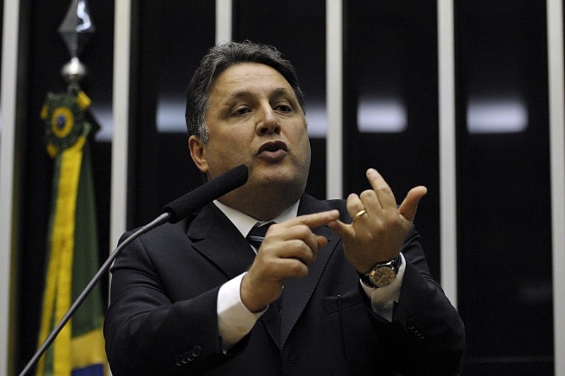 A defesa de Garotinho alega no recurso que o processo que o condenou contém falhas e pediu a suspensão da decisão do TRE-RJ