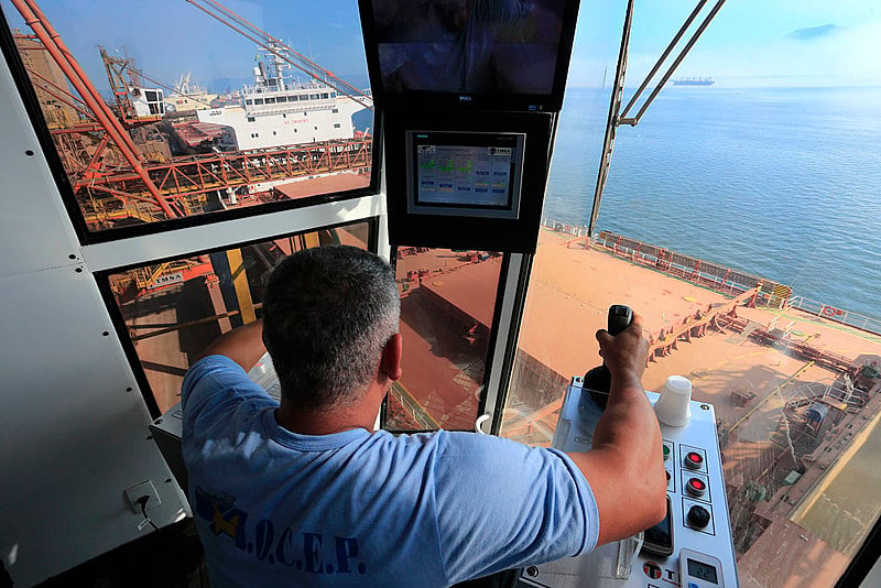 No Brasil, os ilegítimos e golpistas estão entregando as reservas de pré-sal para as petroleiras estrangeiras