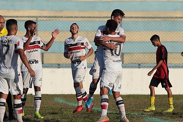 Santa Cruz goleou o Íbis já na partida de ida por 3x0