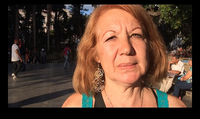 "Aqui não há guerra, aqui ninguém está morrendo de fome, aqui ninguém está passando necessidade", afirma a funcionária pública Gladys Madrid