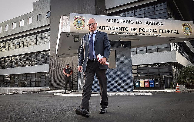 Gualtieri brought letters from important European left-wing leaders who support Brazil’s ex-president