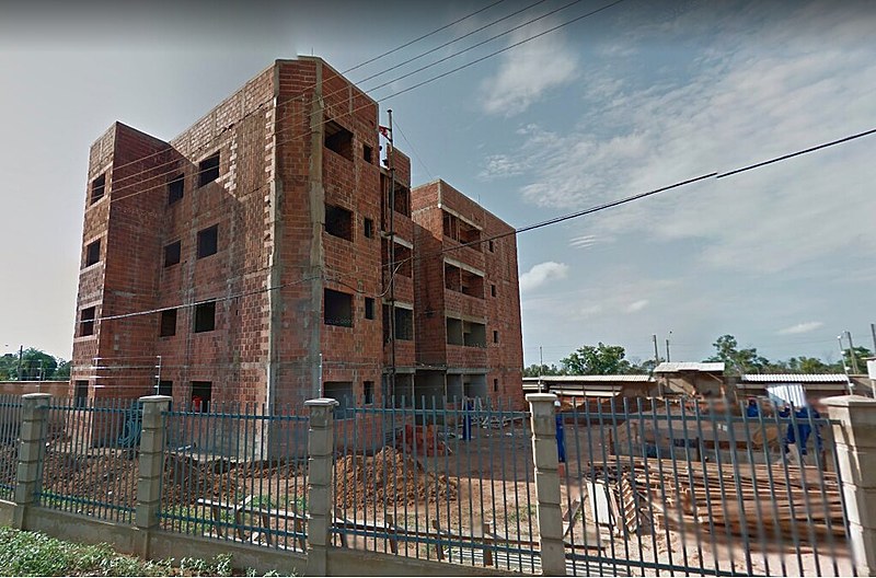 Em parte da área ocupada, o poder público já havia iniciado a construção de um prédio com 272 apartamentos