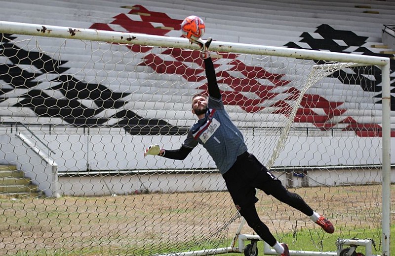 O goleiro Ricardo Ernesto foi um dos destaques da partida
