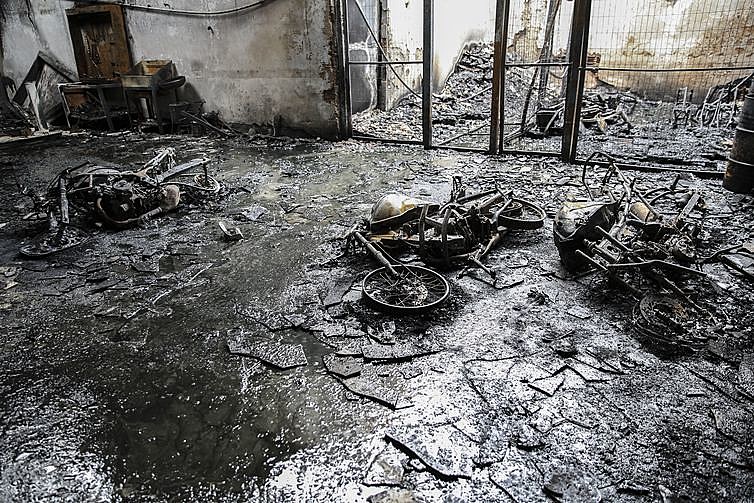Loja de revenda de motos foi incendiada em Fortaleza (CE) durante ataques