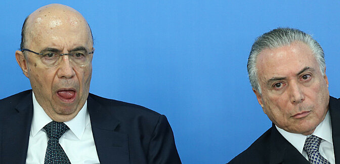 Defensores da retirada de direitos: Meirelles (à esq.), ministro da Fazenda, e Michel Temer