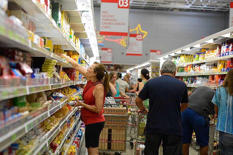 Ricos em açúcares e gordura trans, os alimentos industrializados chegam a ter um caráter viciante