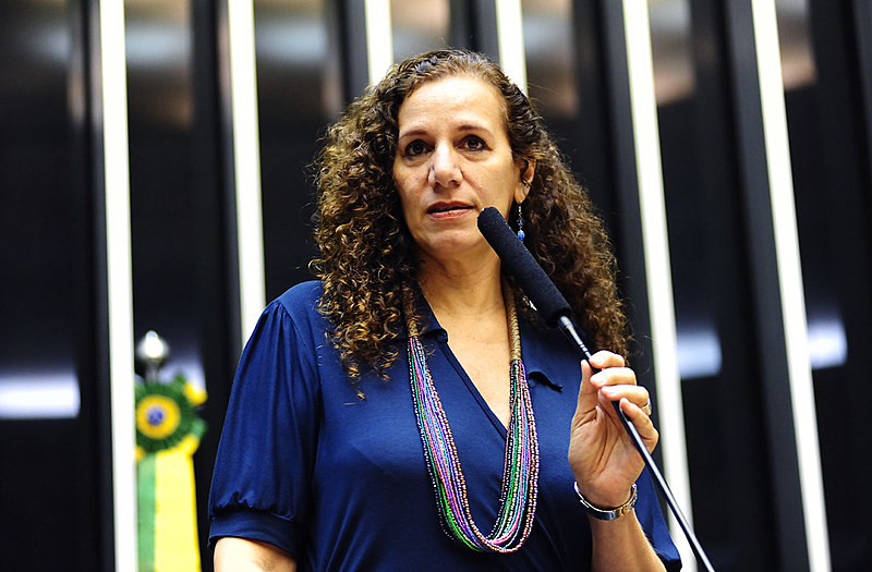 Líder do Partido Comunista do Brasil (PCdoB) na Câmara, Jandira deu início à carreira política em 1981