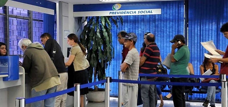 Constituição Brasileira de 1988 traduziu o desejo da sociedade em criar políticas sociais de Estado, dentre as quais a Seguridade Social