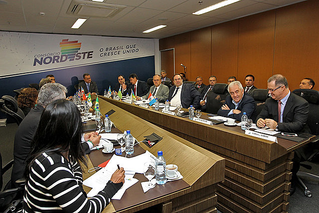 Os governadores de nove estados nordestinos reunidos durante o lançamento do consórcio, em julho