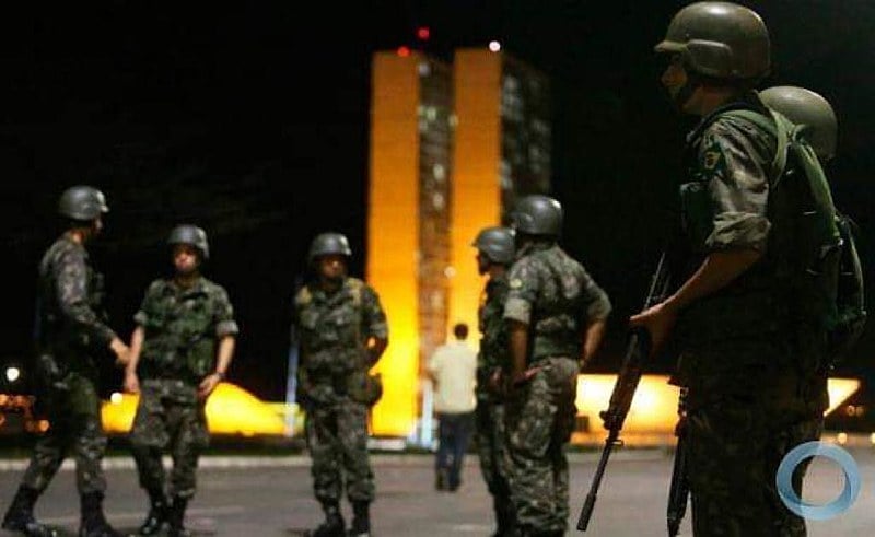 Intervenção militar durante carnaval no Rio só serviu para ajudar a contaminar quartéis pelo convívio com a economia política do crime