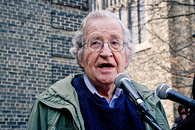 O linguista e ativista estadunidense Noam Chomsky é um dos intelectuais que assina a carta aberta em apoio à Venezuela