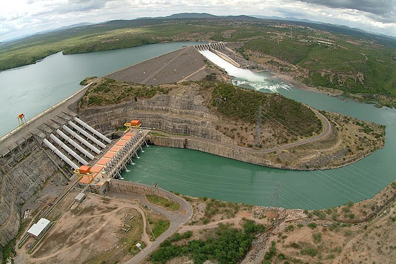 A Eletrobras responde atualmente por 37% geração de energia no Brasil e 50% da transmissão de energia