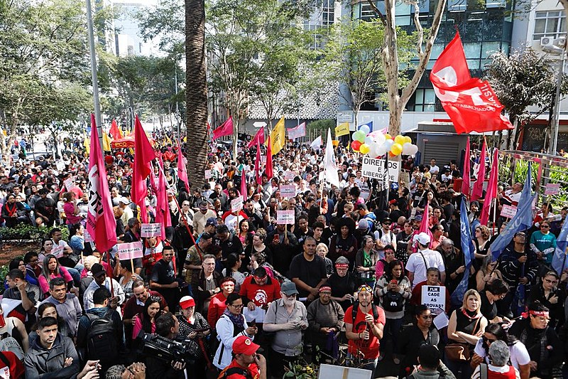 Protesto em São Paulo reuniu milhares de manifestantes desde o início da manhã