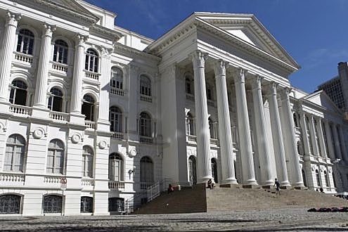 Debate acontecerá no Salão Nobre da Faculdade de Direito da Universidade Federal do Paraná (UFPR)
