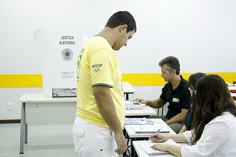 Manter a disposição de luta sem gerar ilusões é a principal questão que se coloca para as atuais gerações de lutadores populares