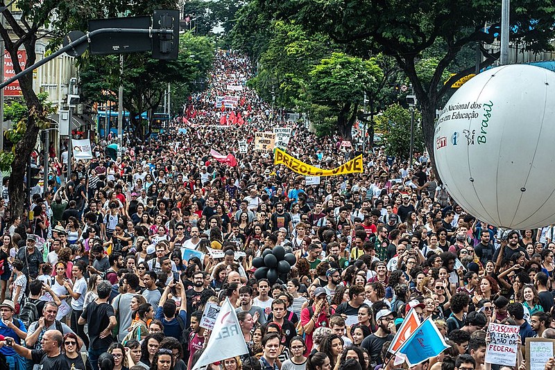 Primeiro "tsunami" levou 250 mil pessoas às ruas da capital mineira