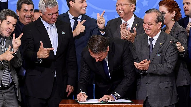 Capitão reformado é conhecido por discurso que incita violência; em maio deste ano, Bolsonaro flexibilizou registro, posse e porte de armas