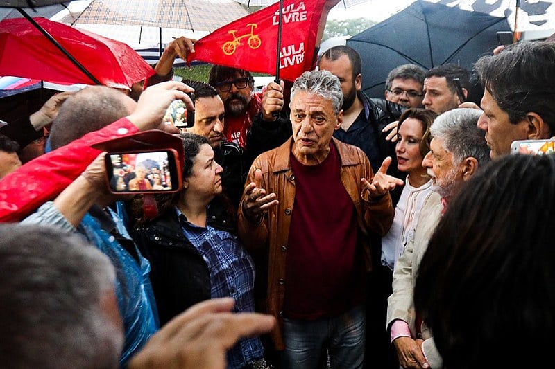 “Se Deus quiser, está chegando a hora do Lula sair, já passou da hora", afirmou Haddad na saída da visita