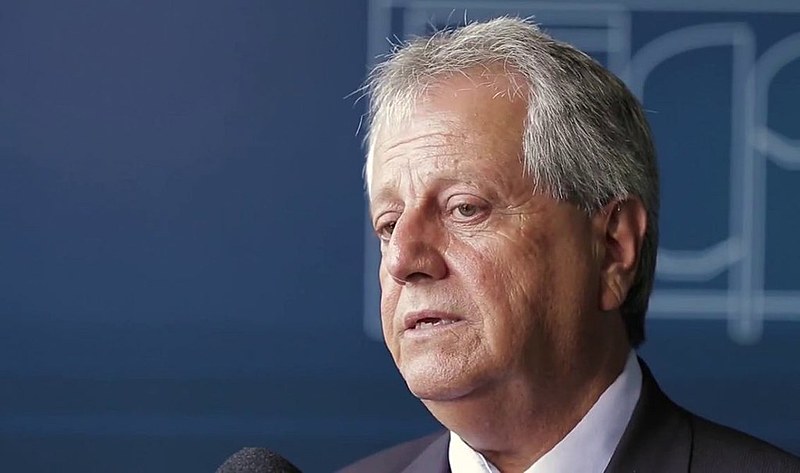 Costa (acima) tem sido pressionado pelo ministro da Justiça, Osmar Serraglio (PMDB), por se recusar a nomear 28 pessoas