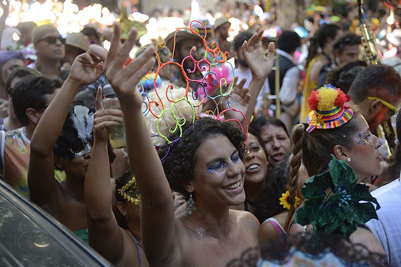 "Encoxadas", beijos forçados e assédio sexual podem ser penalizados com até 5 anos de prisão.
