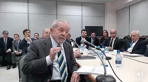 Por cerca de cinco horas o ex-presidente Lula prestou depoimento à Justiça Federal em Curitiba