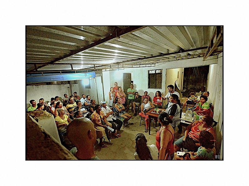 Na sede da Associação de Cidadania e Inclusão Social no Gervásio Maia é realizada reunião do Congresso do Povo com mais de oitenta pessoas.