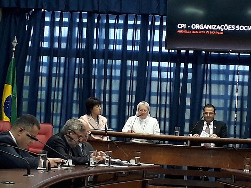 A irmã Marcelina Rosane Ghedin, presidente da OSS, é a primeira a admitir remuneração à CPI da Assembleia Legislativa