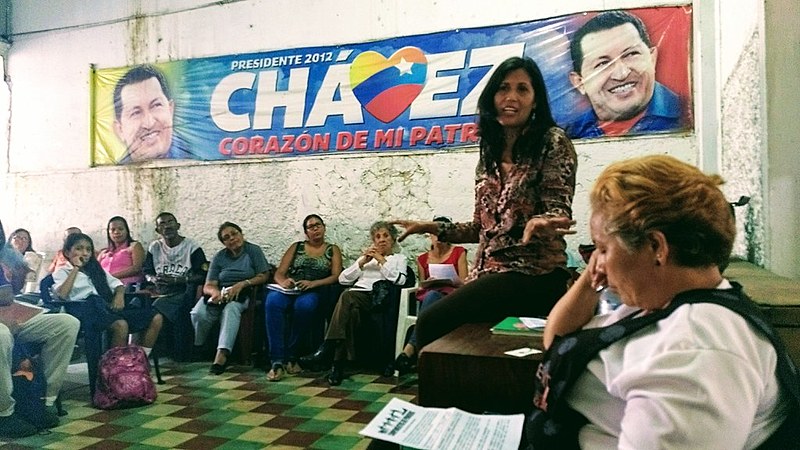 Reunião do Movimento de Pobladores em Caracas, onde é possível evidenciar a grande presença de mulheres