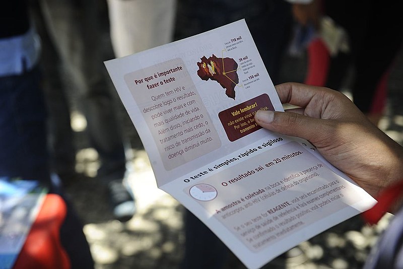 Segundo dados da UNAIDS, cerca de  1,8 milhão de pessoas vivem com HIV na América Latina
