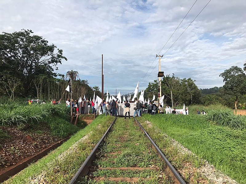 A ação é organizada pelo Movimento dos Atingidos por Barragens (MAB) e cobra justiça e a devida reparação dos danos causados pela Vale