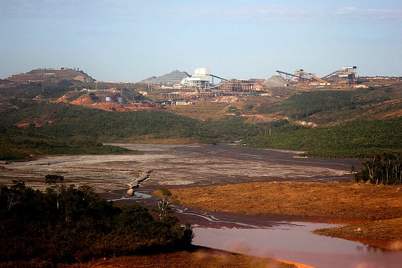 A barragem construída pela Anglo American ainda está em fase de alteamento, ou seja, aumento de tamanho.
