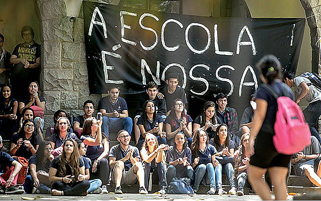 A Lei 13.415 vem sendo contestada pelos estudantes e profissionais da educação.