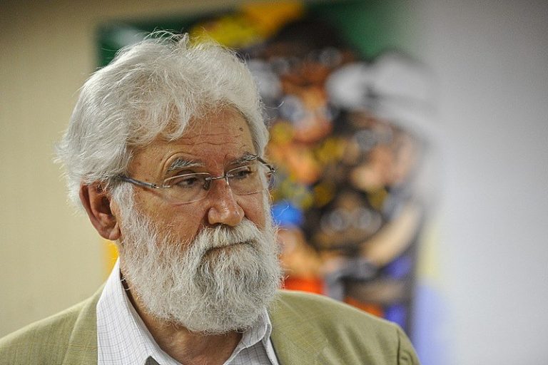 "Quem perde a esperança está a um passo do suicídio, da morte voluntária", diz Boff.
