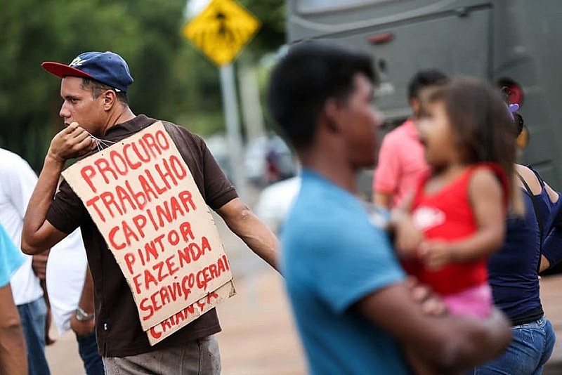 Devem ser priorizadas as pessoas que se encontram em situação de vulnerabilidade econômica e social