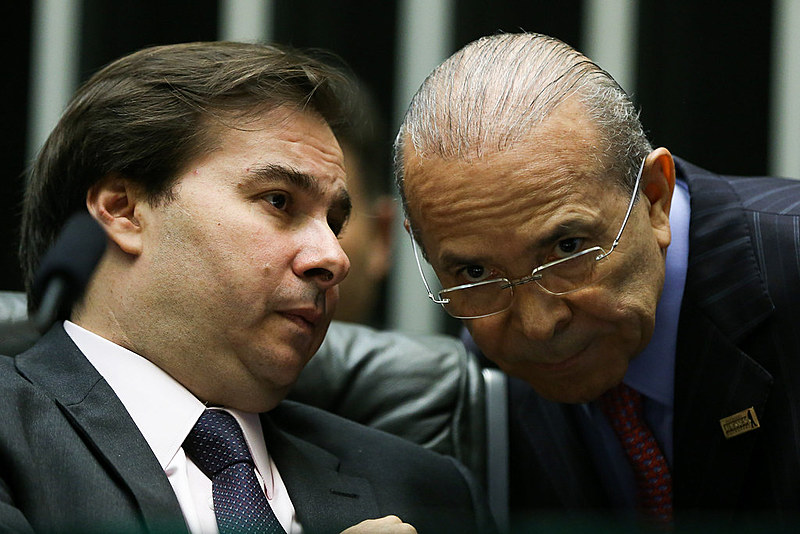 Presidente da Câmara dos Deputados Rodrigo Maia em conversa reservada com o ministro chefe da Casa Civil, Eliseu Padilha