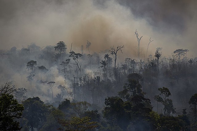 ncêndios na região de Altamira, no Pará, uma das dez cidades amazônicas com maior índice de desmatamento por meio de queimadas no Brasil