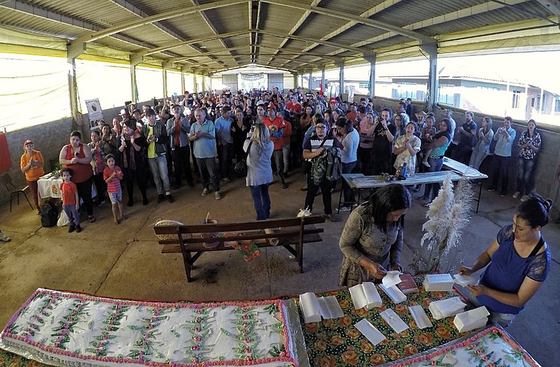 A feira contou com 12 entidades expositoras, além de debates e outras atividades