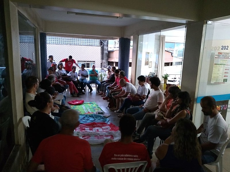 “Todos nós somos atingidos, porque moramos aqui", diz militante na abertura da reunião