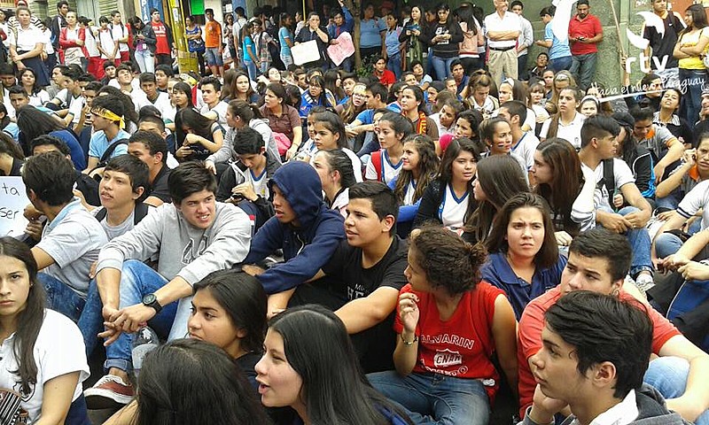 Governo do Paraguai utiliza apenas 3,5% de seu PIB para o orçamento de Educação e Cultura, embora a Unesco aconselhe 7%