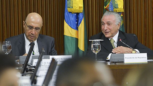 Henrique Meirelles e Michel Temer durante anúncio de novas medidas econômicas