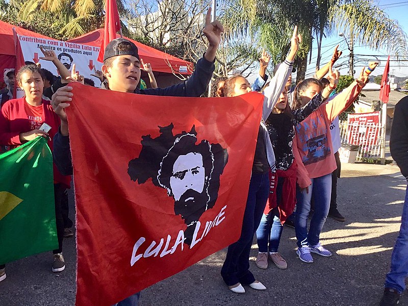 Vigília Lula Livre durante o ato do ''Bom dia presidente Lula'', resistência chega a 480 dias em Curitiba (PR)