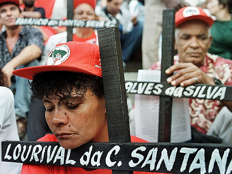 21 trabalhadores rurais sem-terra foram assassinado em Eldorado dos Carajás em 17 de abril de 1996