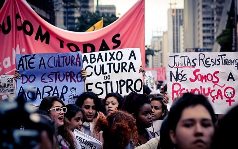 Frente Feminista organiza passeata no 8M em Curitiba (PR)