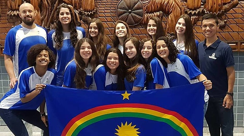 Equipe pernambucana do sub-16 do vôlei feminino embarca para competição em Saquarema (RJ)