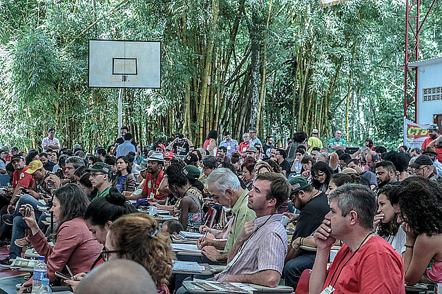Militantes participan del acto de apertura de la conferencia del Frente Brasil Popular