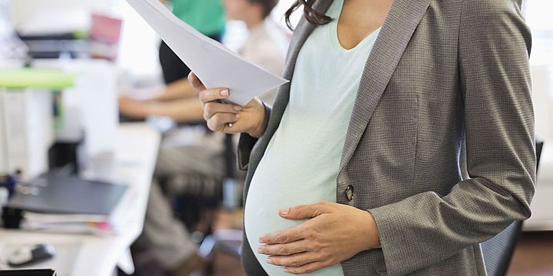 Pesquisa aponta que metade das mulheres grávidas são demitidas até dois anos após retornarem da licença-maternidade